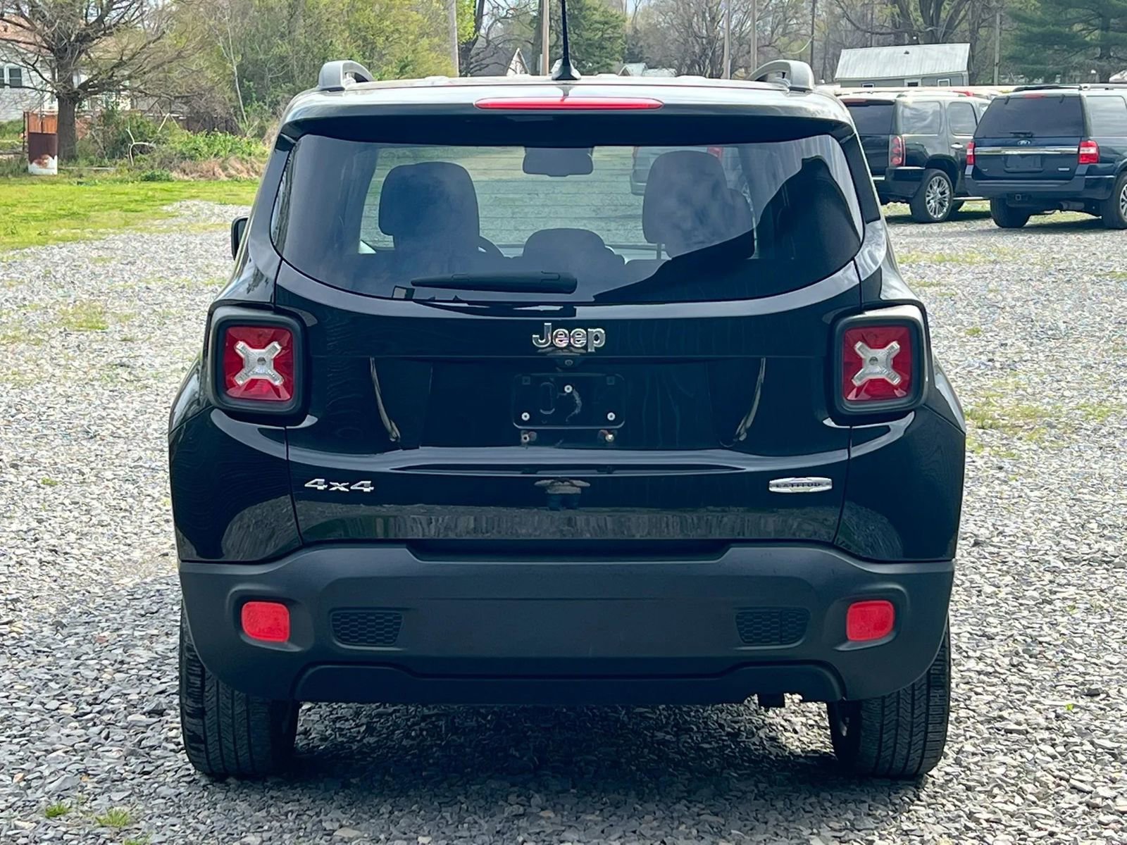 Used 2016 Jeep Renegade Latitude w/ Popular Equipment Group image 4