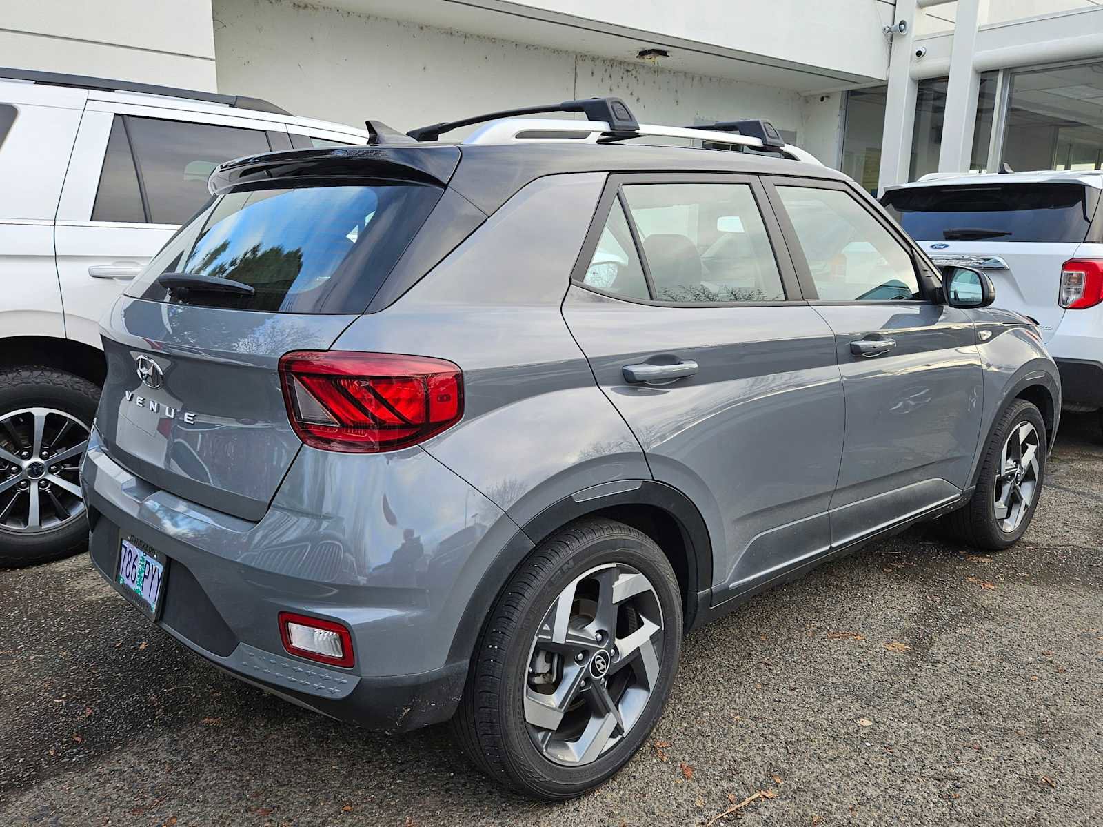 Used 2022 Hyundai Venue Limited image 3