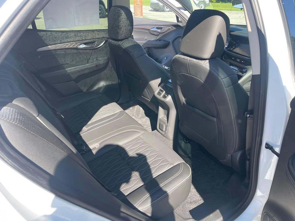 Used 2022 Buick Envision Avenir w/ Technology Package II FWD image 17