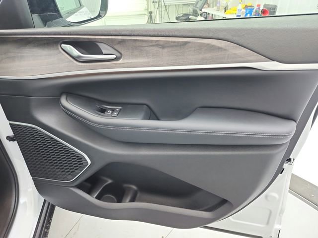 New 2026 Jeep Grand Cherokee L Limited image 33