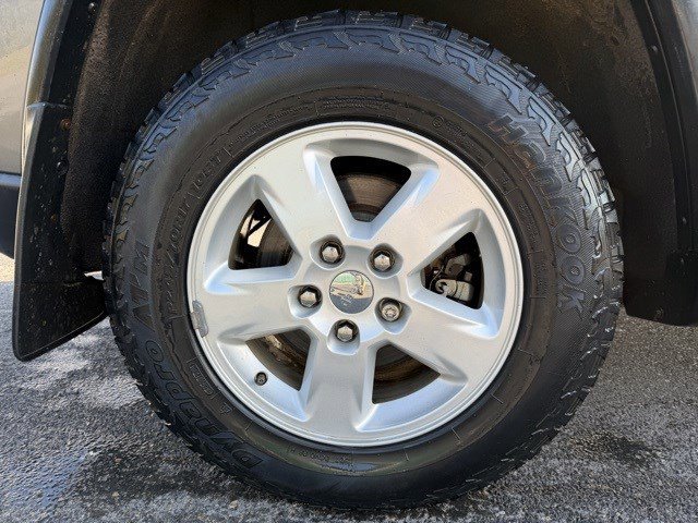 Used 2012 Jeep Grand Cherokee Laredo w/ Laredo E Group image 22