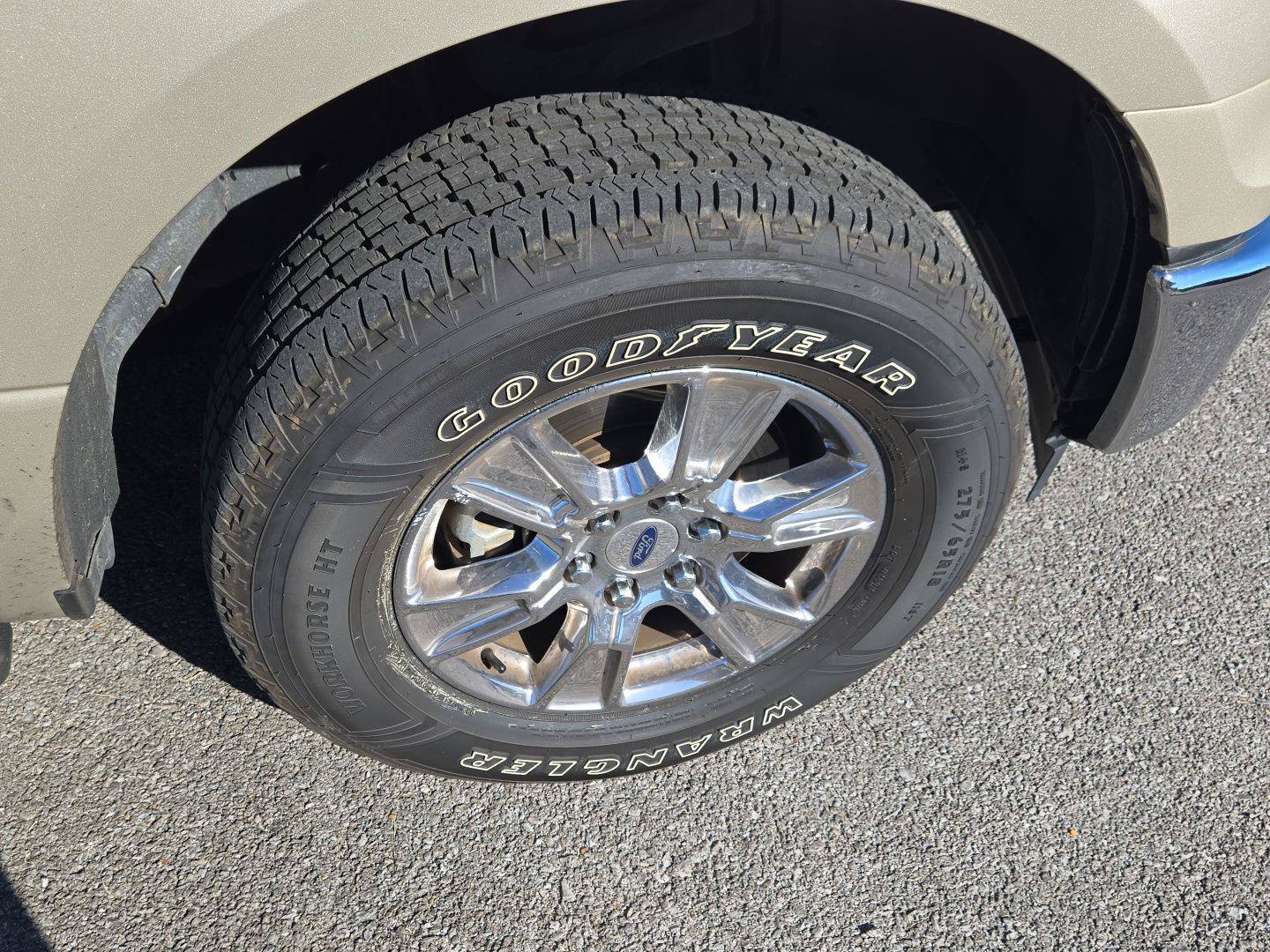 Used 2017 Ford F150 XLT w/ Equipment Group 302A Luxury AWD/4WD image 9