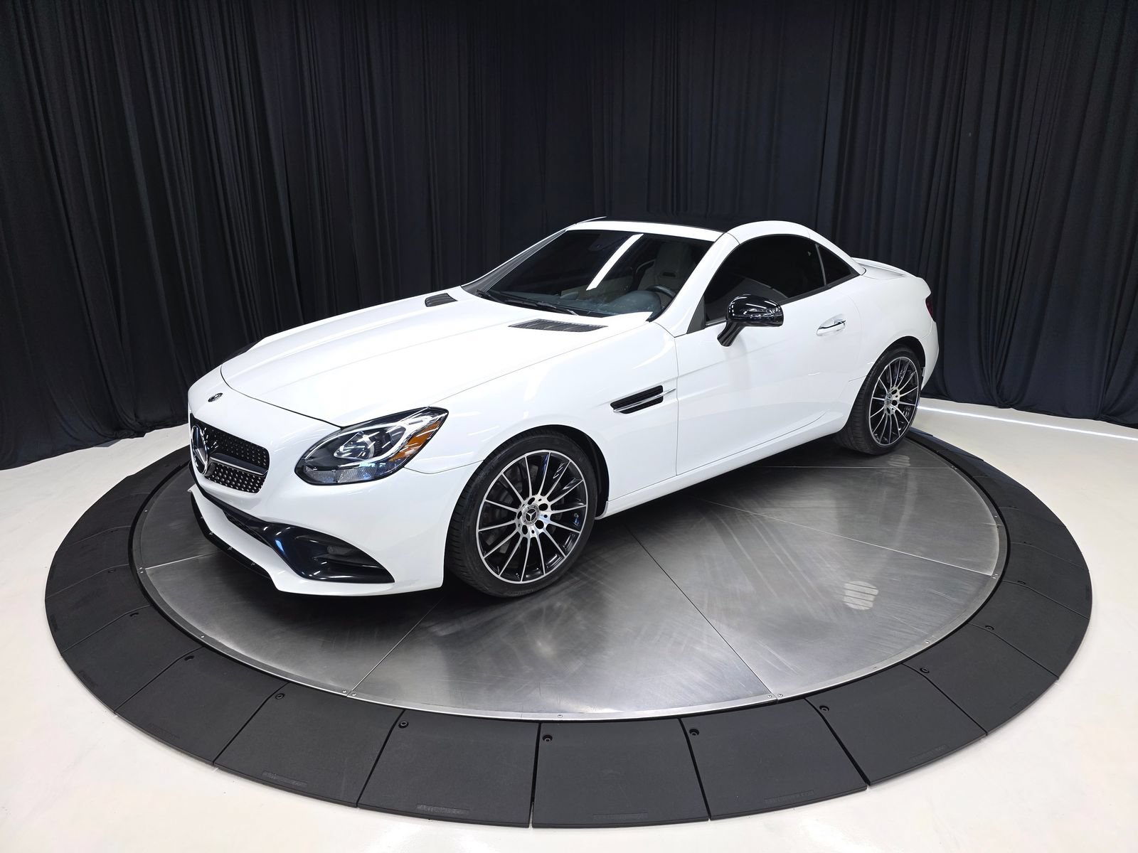 Used 2019 Mercedes-Benz SLC 300 image 9