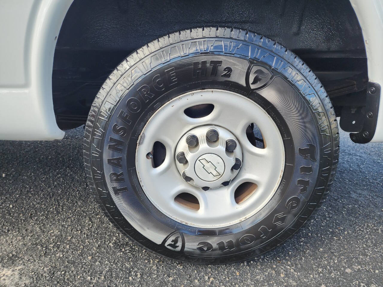 Used 2018 Chevrolet Express 2500 Extended image 11