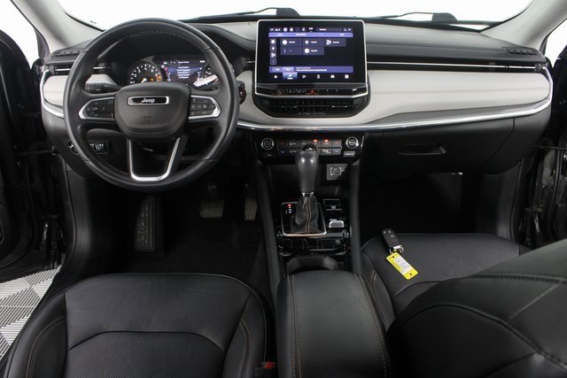 Used 2022 Jeep Compass Limited image 9