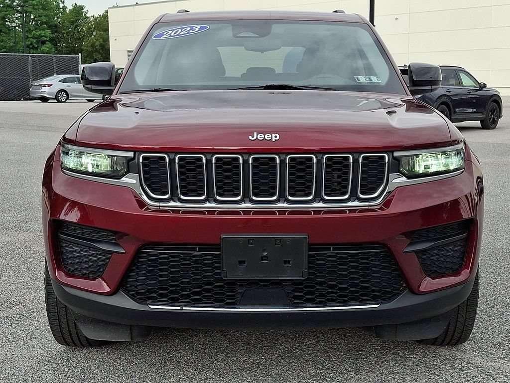 Used 2023 Jeep Grand Cherokee Laredo w/ Luxury Tech Group I AWD/4WD image 5