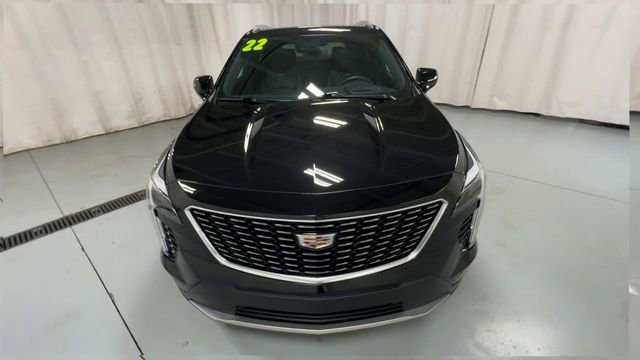 Used 2022 Cadillac XT4 Premium Luxury w/ Technology Package AWD/4WD image 3