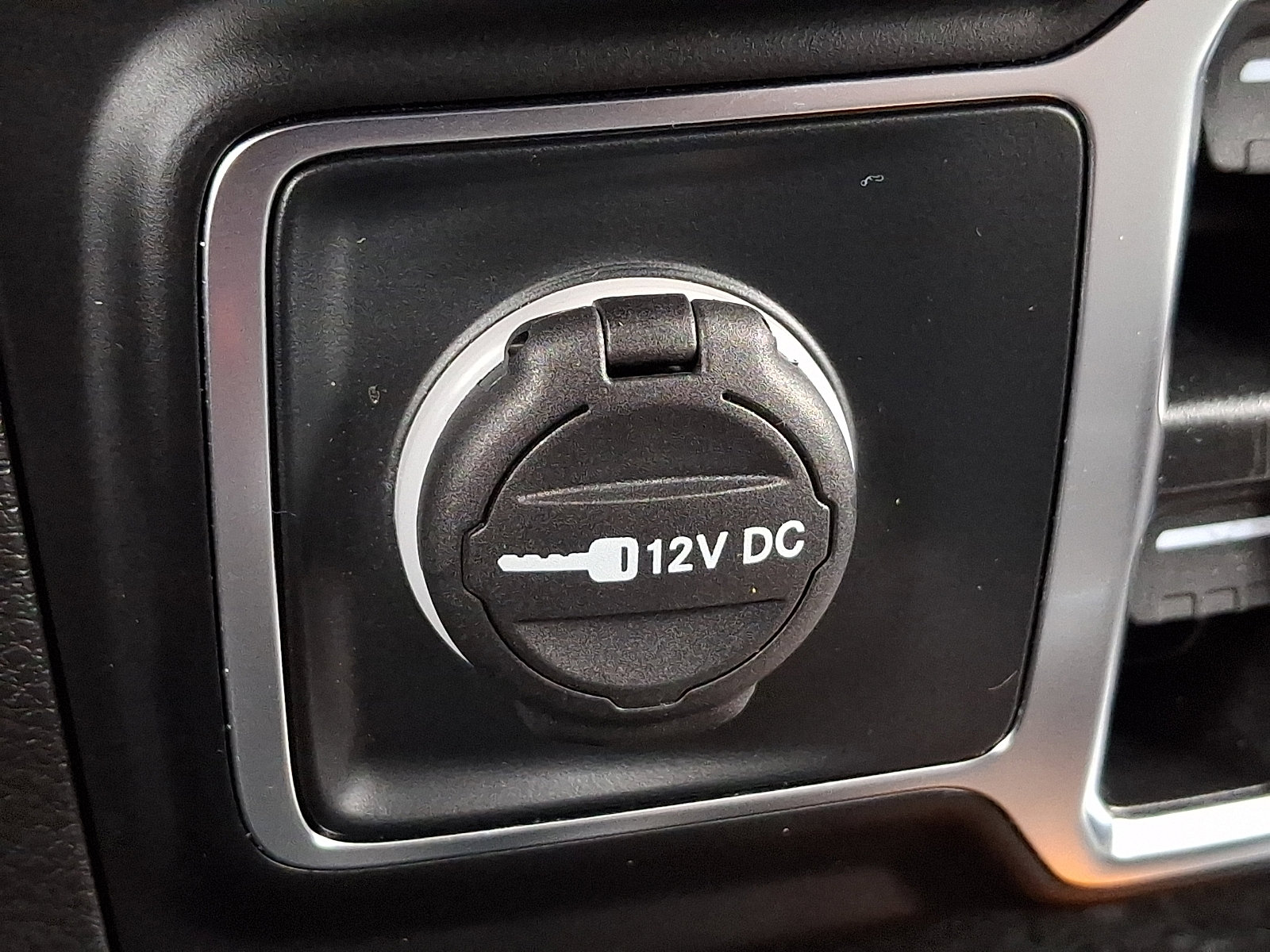 Certified 2025 Jeep Wrangler Unlimited Sahara AWD/4WD image 24