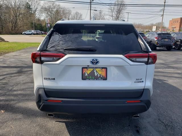 Used 2023 Toyota RAV4 XLE Premium image 4