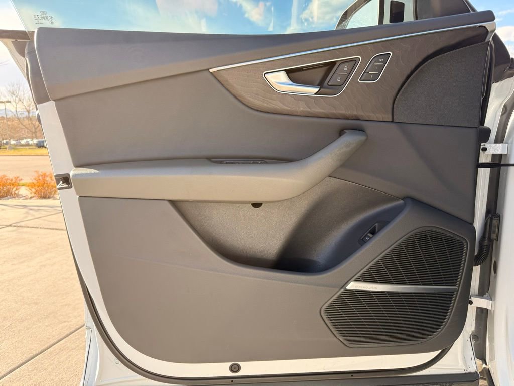 Used 2021 Audi Q8 Premium Plus w/ Premium Plus Package image 11