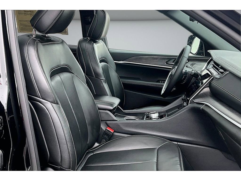 Used 2025 Jeep Grand Cherokee L Limited w/ Luxury Tech Group II image 8