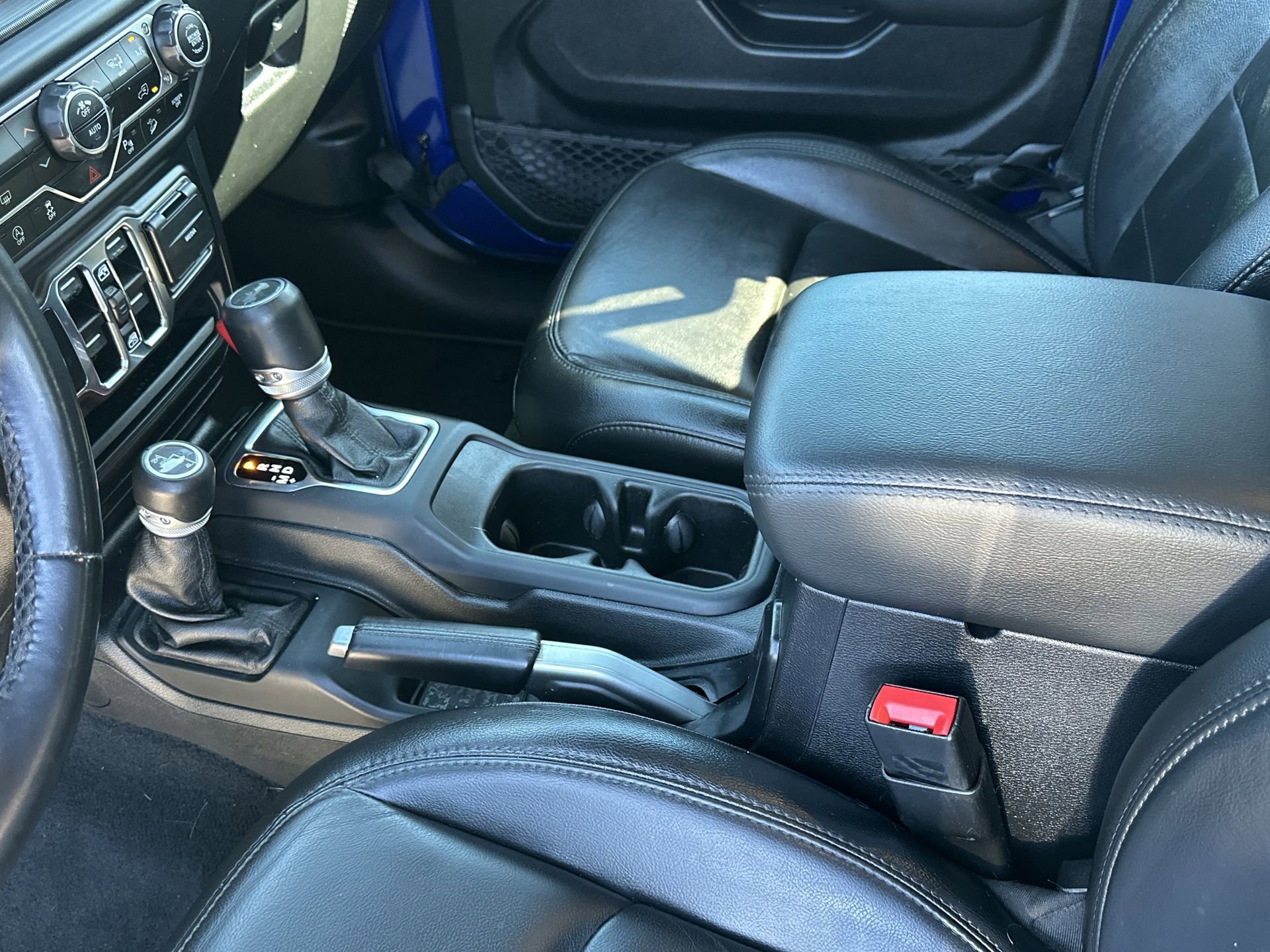 Used 2020 Jeep Wrangler Unlimited Sahara image 23