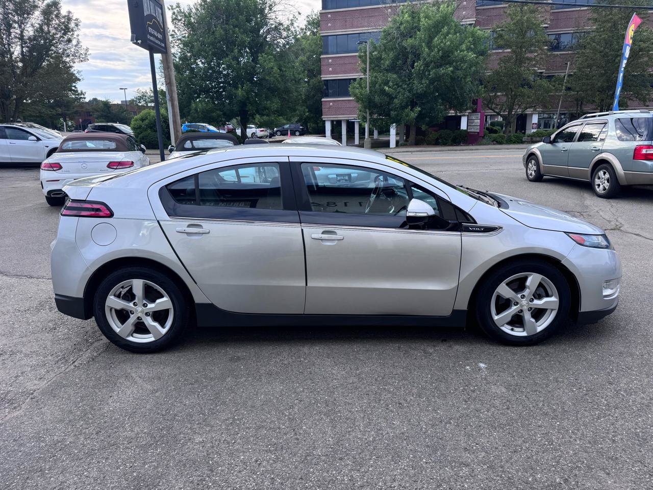 Used 2015 Chevrolet Volt Premium w/ Premium Trim Package FWD image 5
