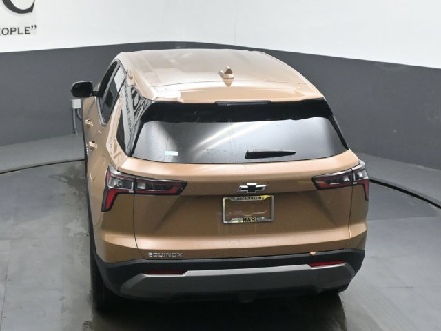 New 2027 Chevrolet Equinox LT w/ LPO, Floor Liner Package FWD image 35