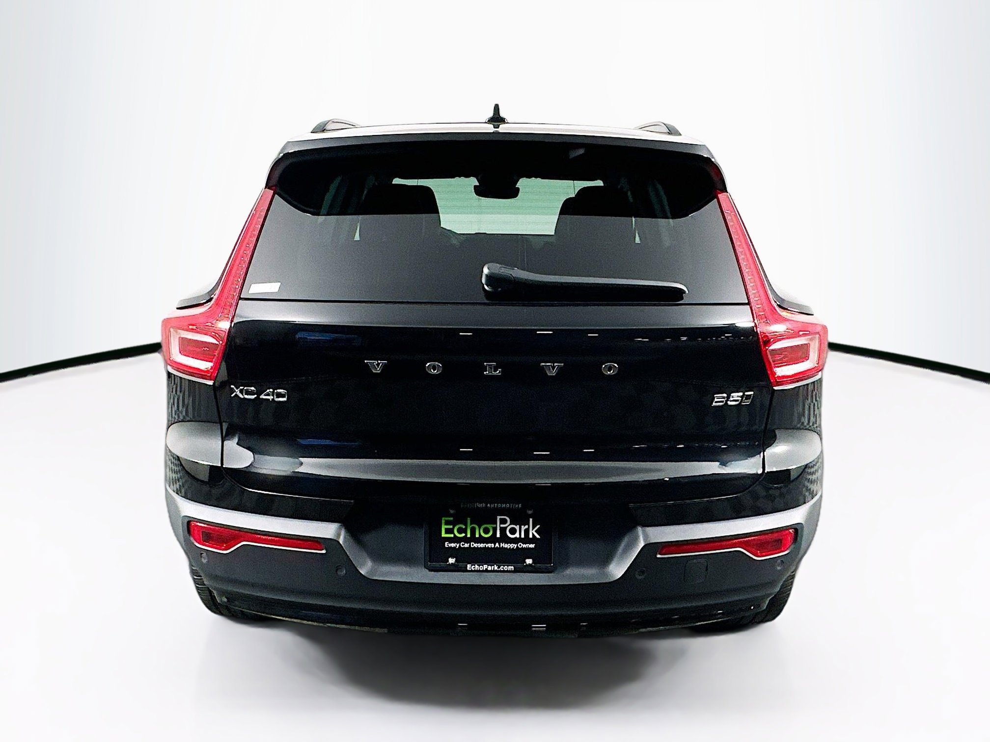 Used 2025 Volvo XC40 B5 Plus image 7