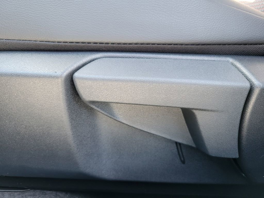 New 2025 Nissan Kicks SR image 11