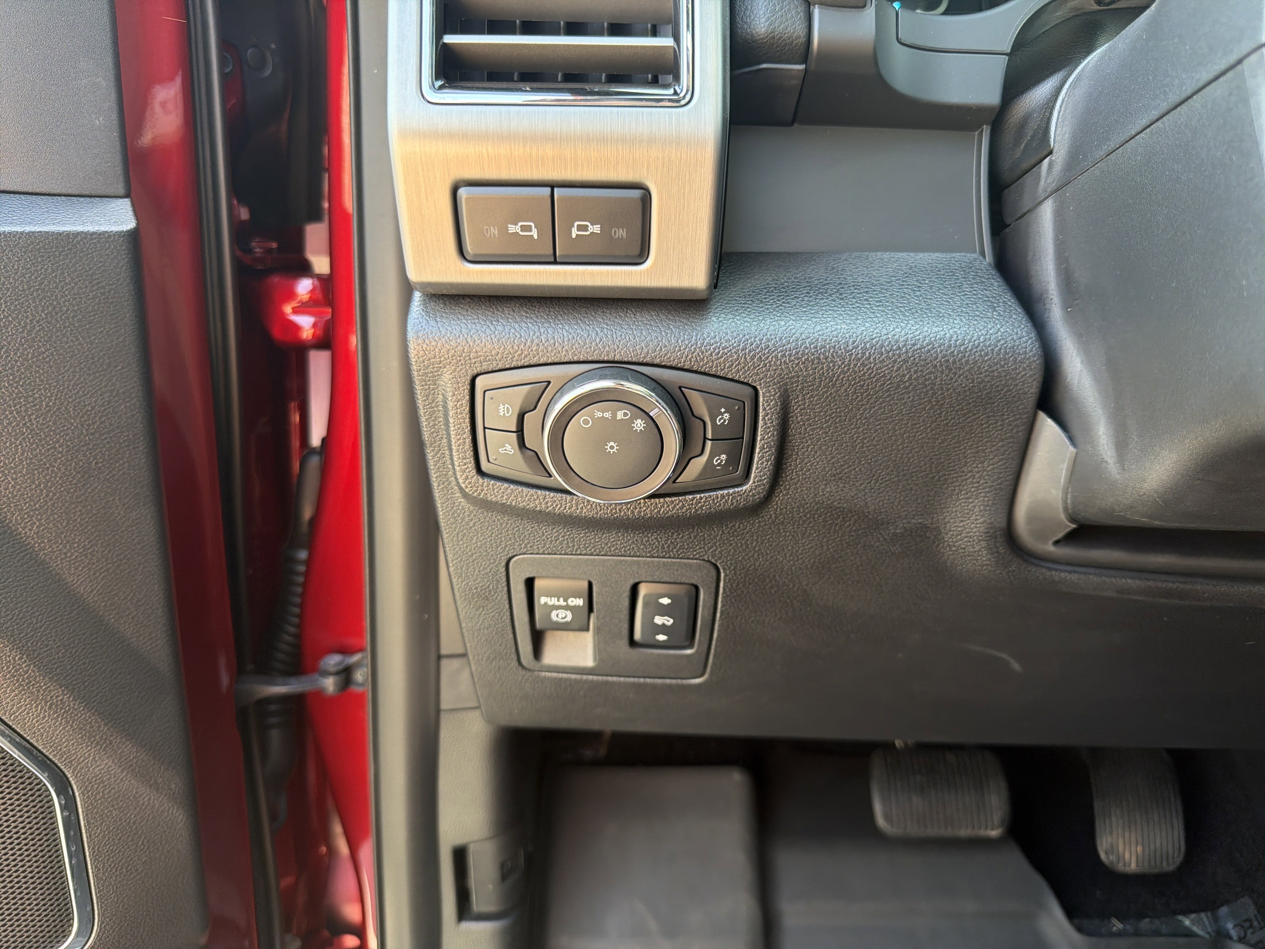 Used 2018 Ford F150 Platinum w/ Equipment Group 701A Luxury image 36