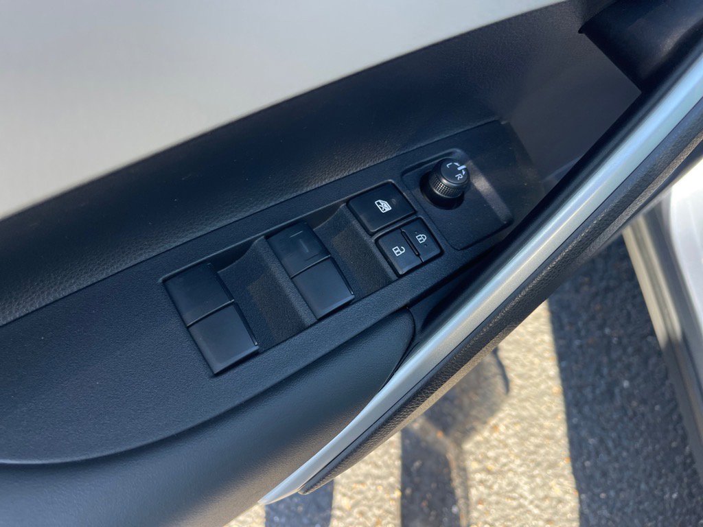 Used 2026 Toyota Corolla Cross L image 8