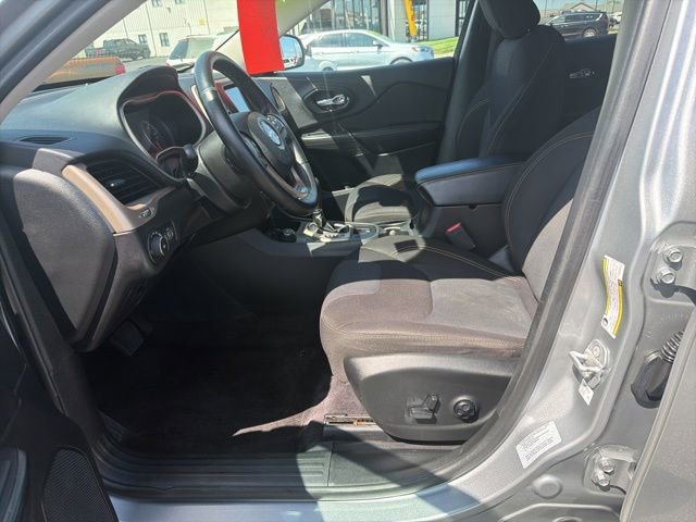 Used 2017 Jeep Cherokee Latitude w/ Safety/Convenience Group image 10