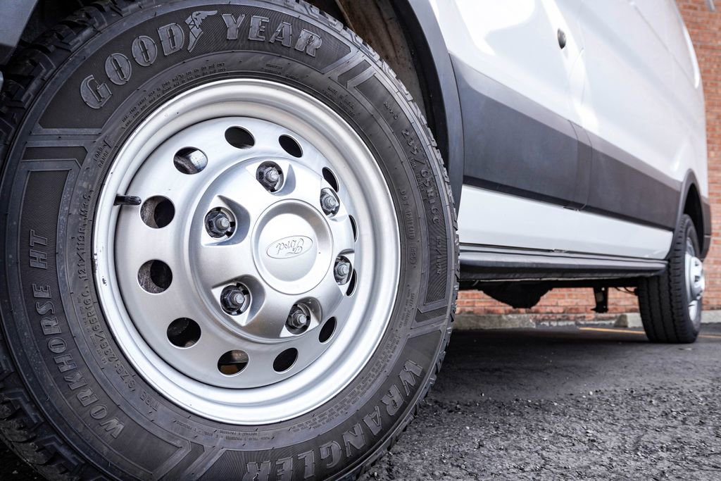 Used 2023 Ford Transit 150 Low Roof AWD image 5