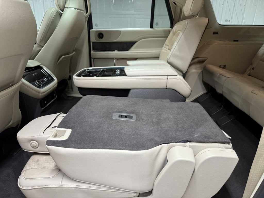 Used 2018 Lincoln Navigator L Reserve w/ Technology Package image 31