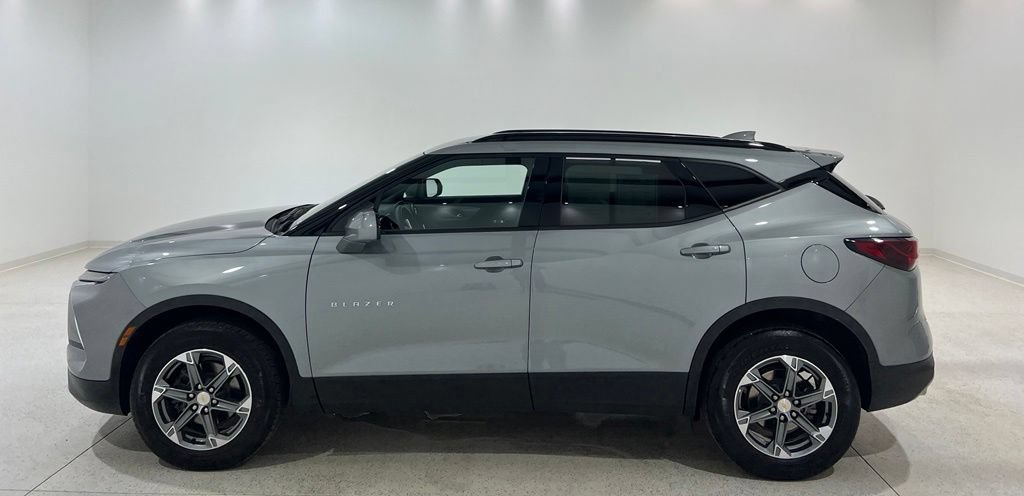 Used 2023 Chevrolet Blazer LT w/ Convenience Package FWD image 2