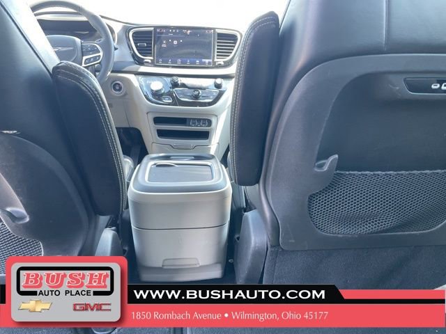 Used 2024 Chrysler Pacifica Touring-L FWD image 21