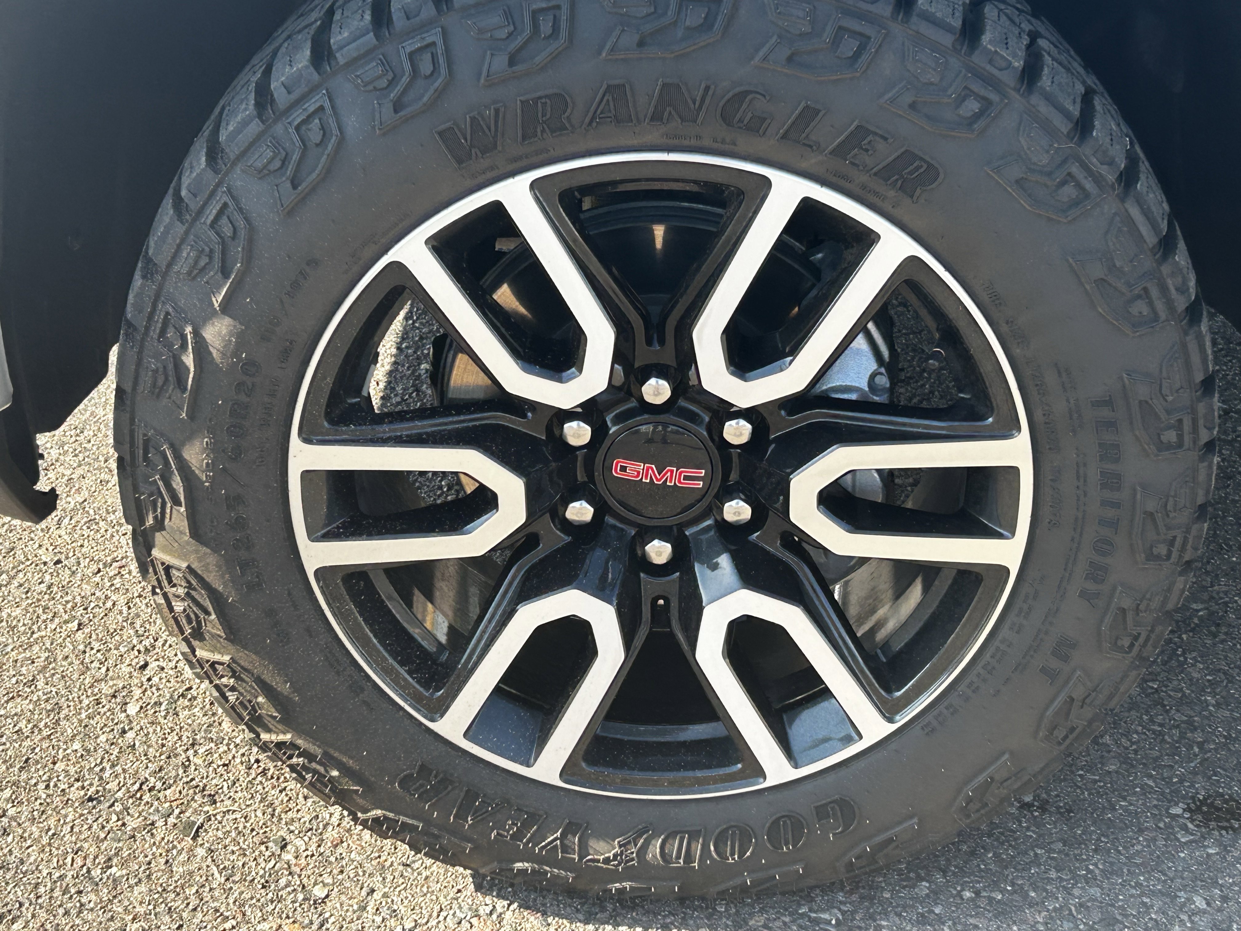 Used 2025 GMC Sierra 1500 AT4 w/ AT4 Premium Package image 8