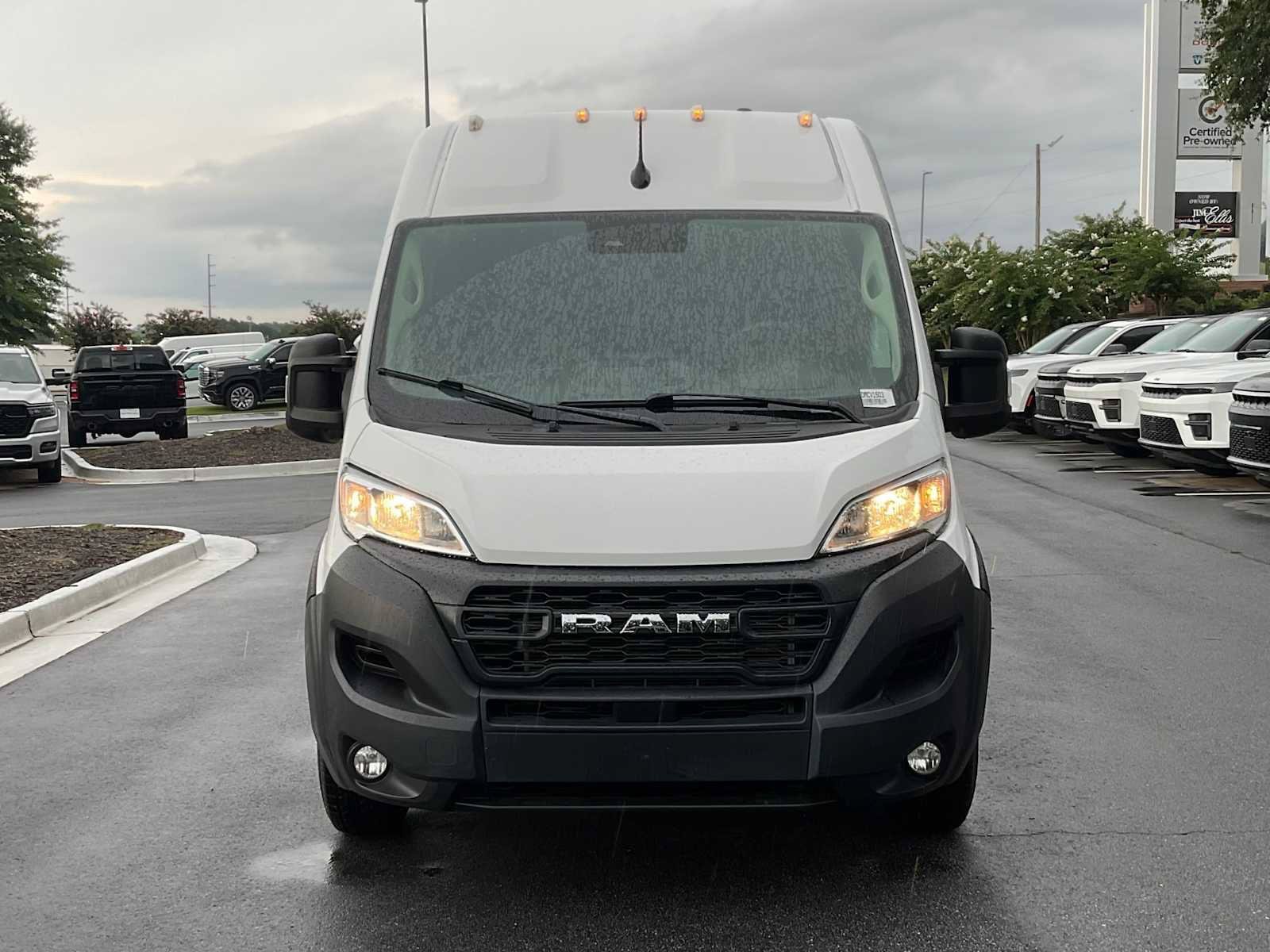Used 2024 RAM ProMaster 2500 w/ Convenience Group FWD image 8