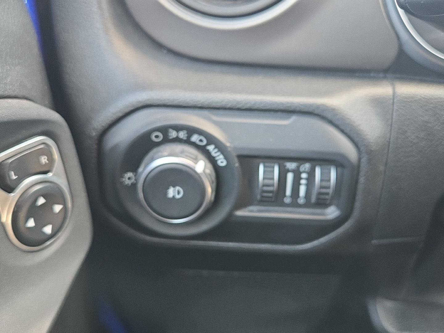 Used 2018 Jeep Wrangler Unlimited Sport S AWD/4WD image 21