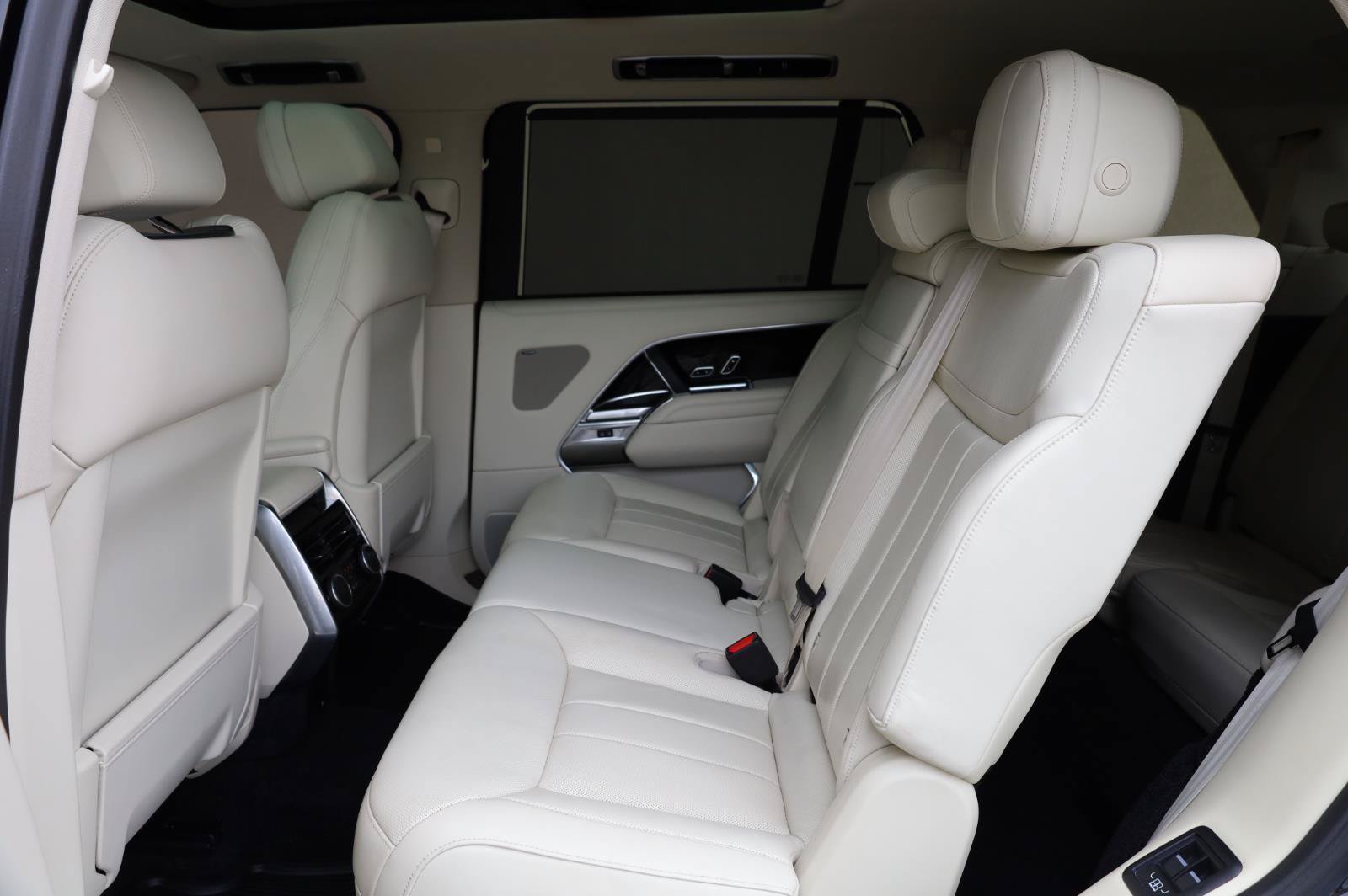 Used 2024 Land Rover Range Rover Long Wheelbase SE AWD/4WD image 21