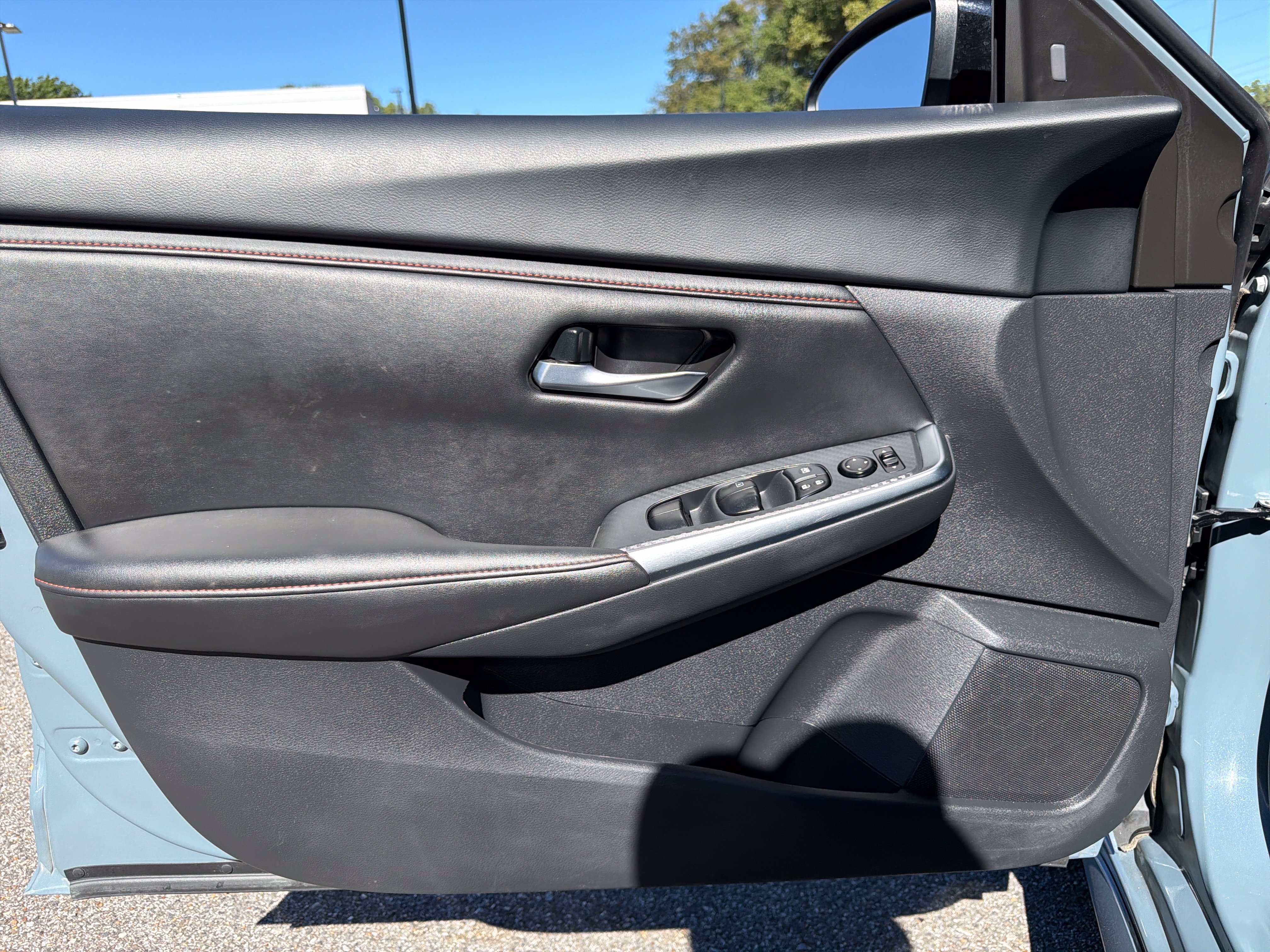 Used 2025 Nissan Sentra SR FWD image 26