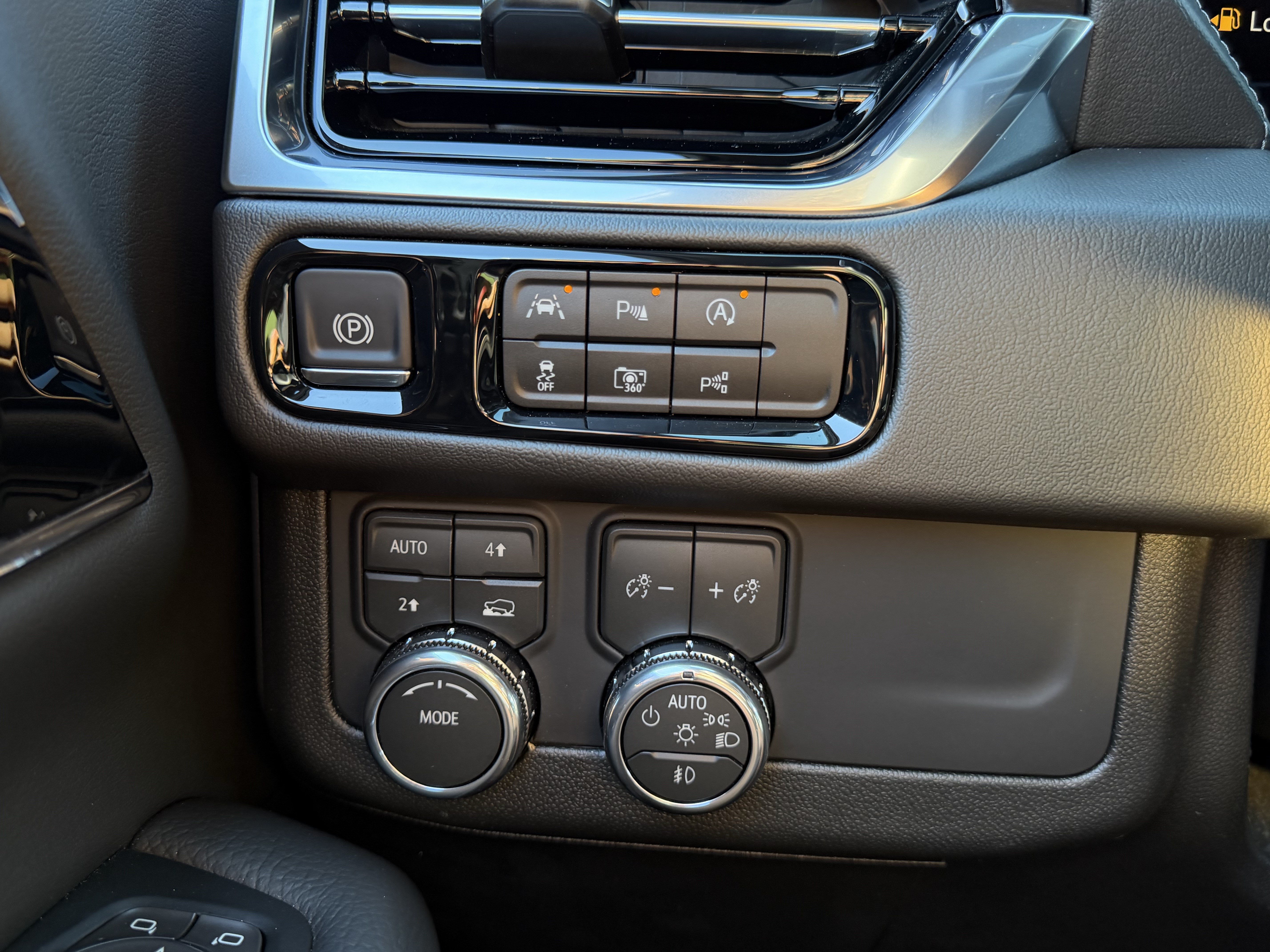 Used 2026 GMC Yukon Denali w/ Sun & Power Step Package AWD/4WD image 29