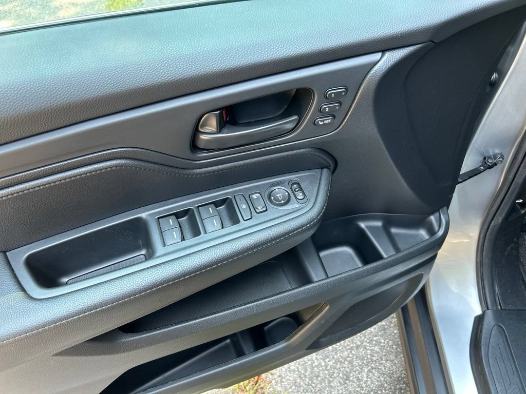 Used 2025 Honda Odyssey EX-L image 13