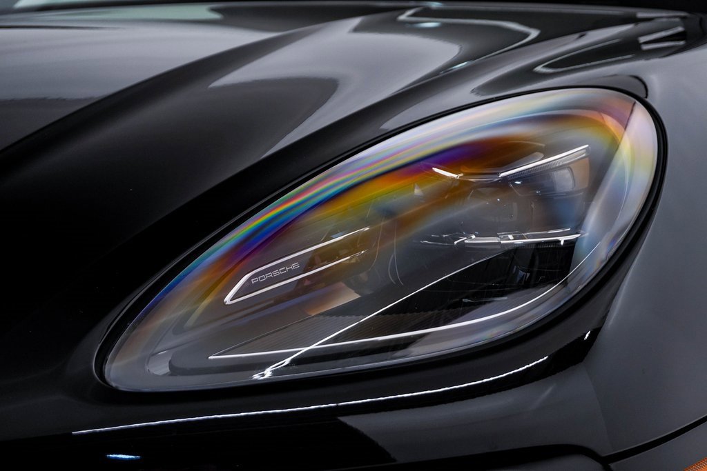 Certified 2023 Porsche Macan Turbo image 7