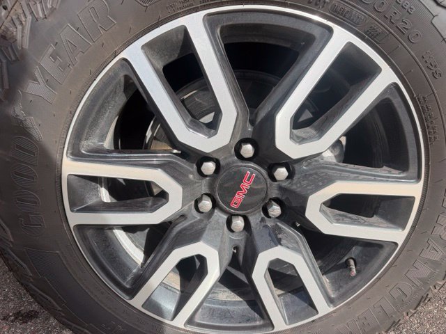 Used 2024 GMC Yukon XL AT4 w/ Technology Package AWD/4WD image 12