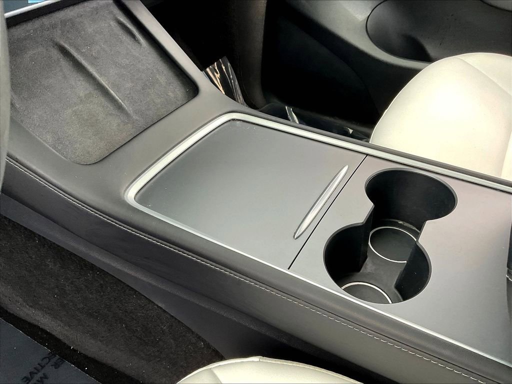 Used 2021 Tesla Model Y Long Range AWD/4WD image 17