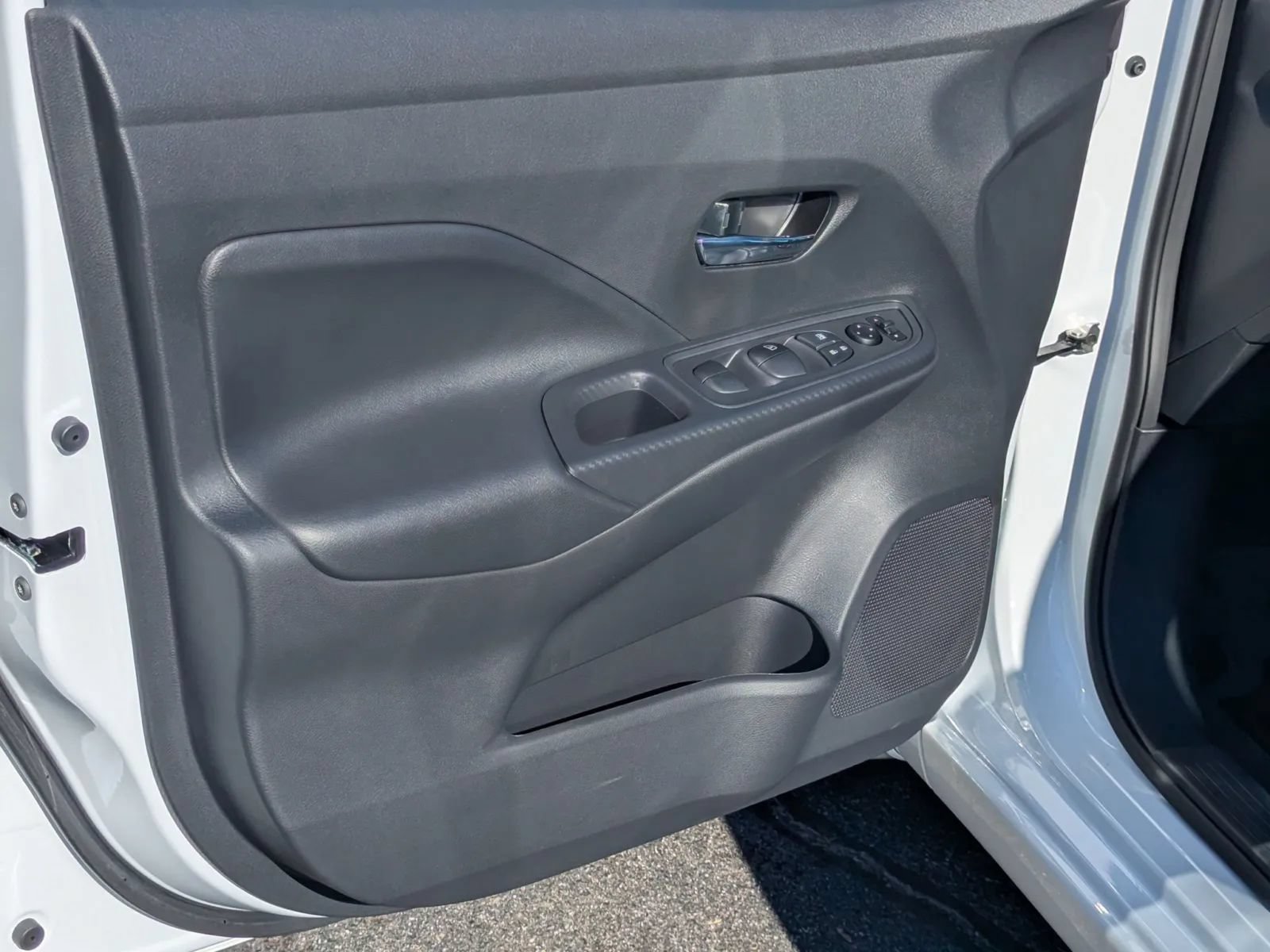 New 2025 Nissan Versa SV w/ Trunk Package FWD image 11