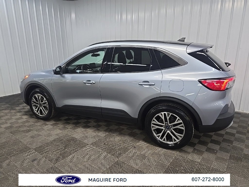 Used 2022 Ford Escape SEL w/ Technology Package image 4