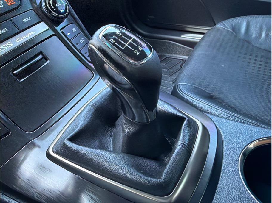Used 2015 Hyundai Genesis 3.8 RWD image 23