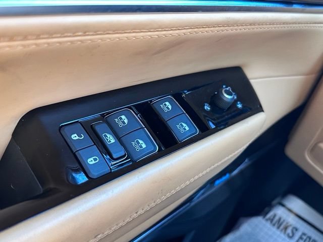 Used 2023 Jeep Grand Wagoneer L Series III AWD/4WD image 18