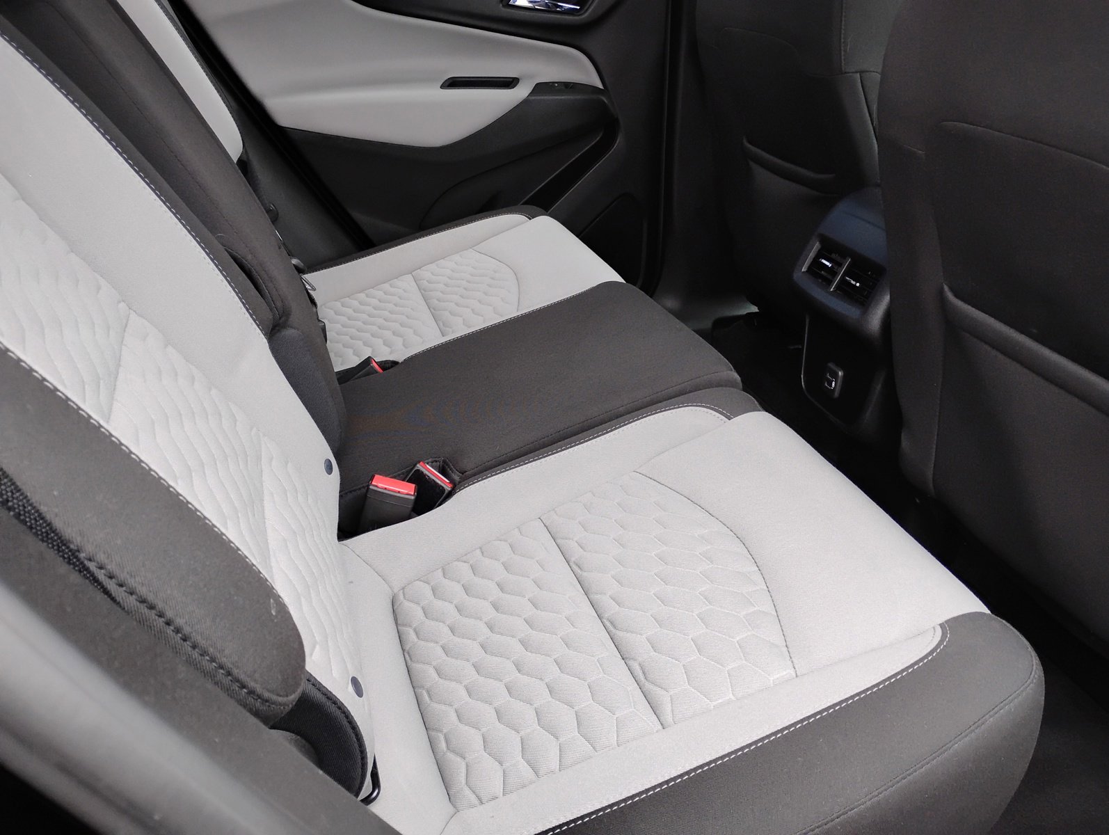 Used 2019 Chevrolet Equinox LS image 18