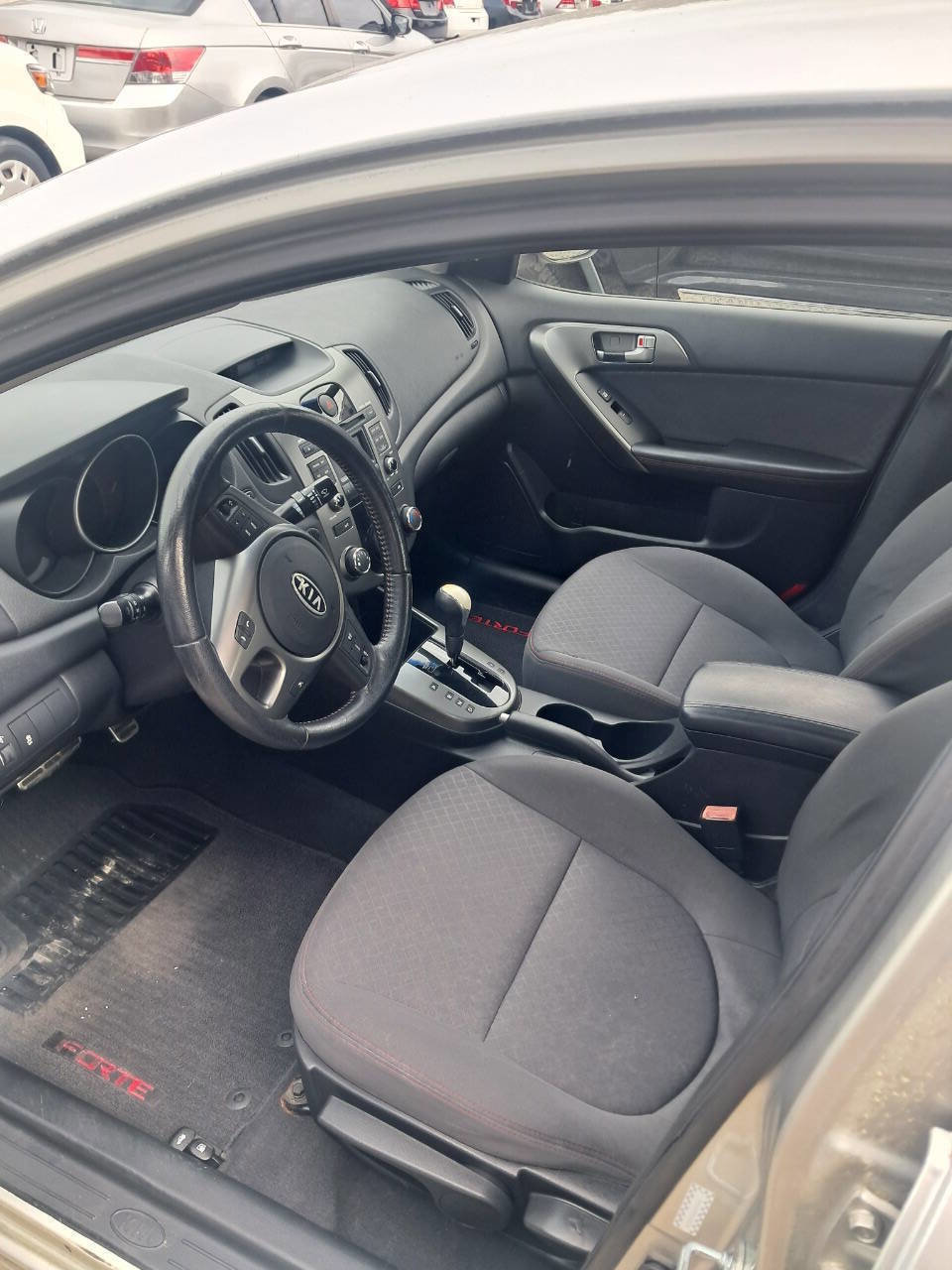 Used 2010 Kia Forte SX FWD image 2