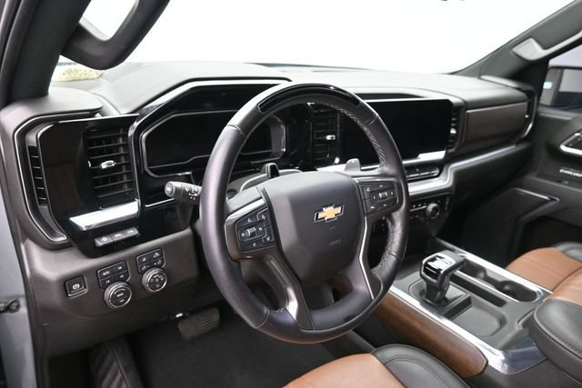 Used 2025 Chevrolet Silverado 1500 High Country AWD/4WD image 24