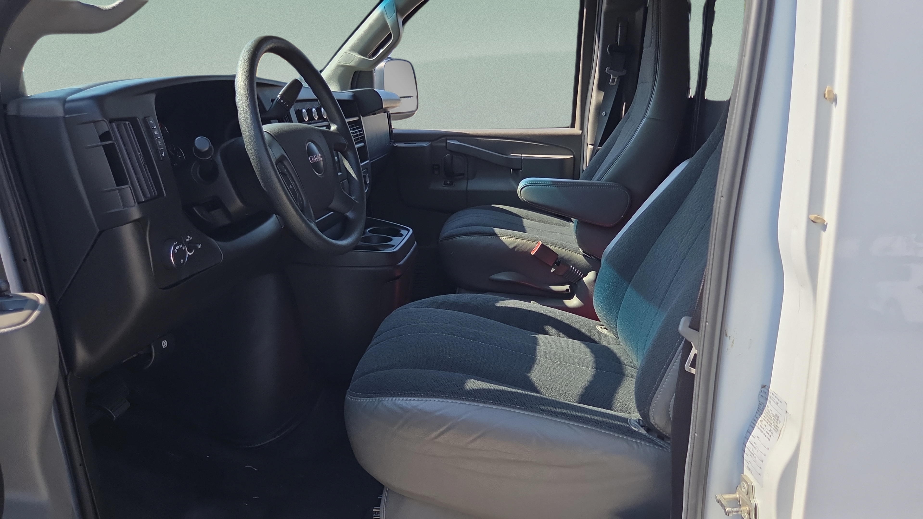 Used 2023 GMC Savana 2500 w/ Driver Convenience Package RWD image 9