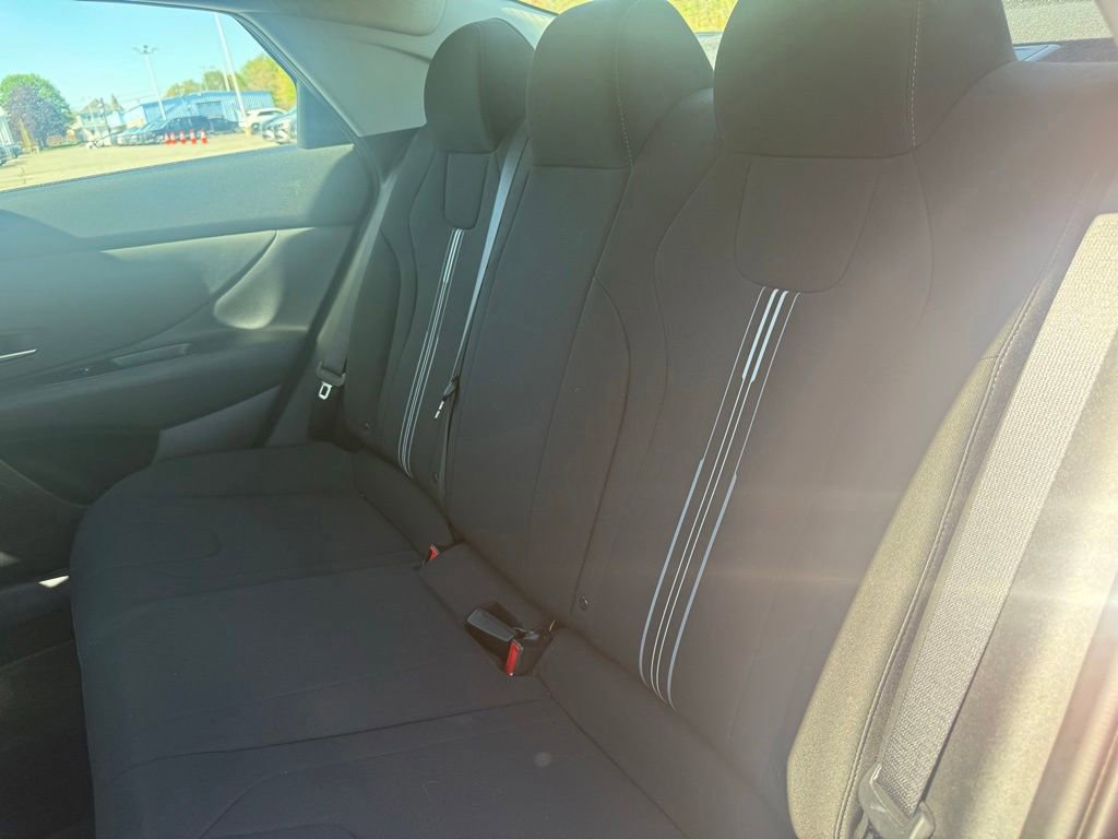 Used 2023 Hyundai Elantra SEL w/ Convenience Package FWD image 19