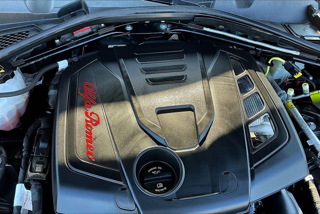 Used 2022 Alfa Romeo Giulia Veloce RWD image 32