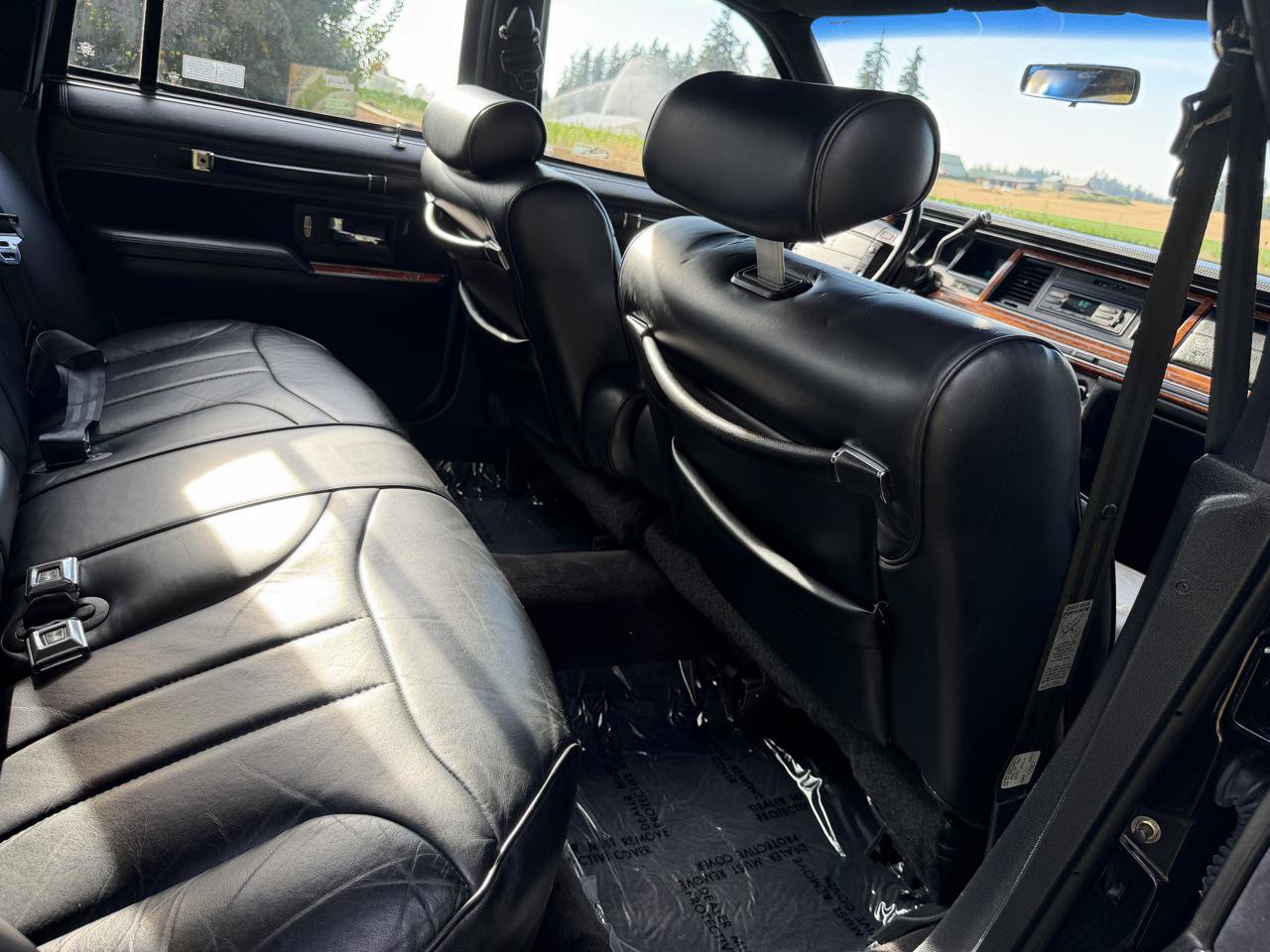 Used 1993 Lincoln Town Car Signature RWD image 44