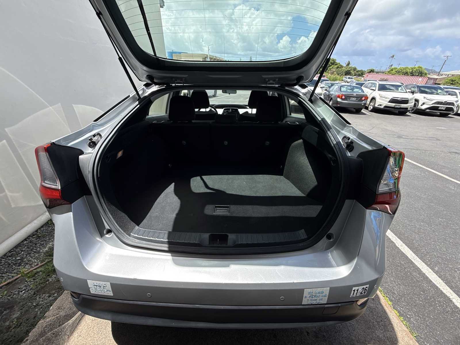 Used 2020 Toyota Prius LE FWD image 23