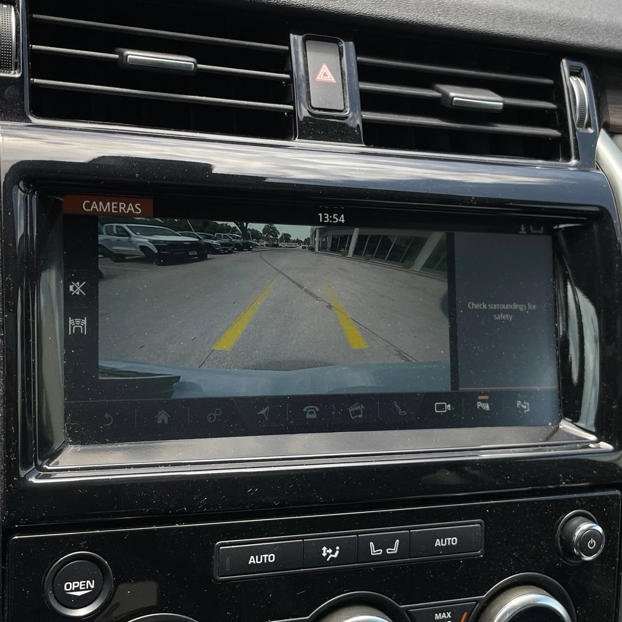 Used 2019 Land Rover Discovery HSE AWD/4WD image 19